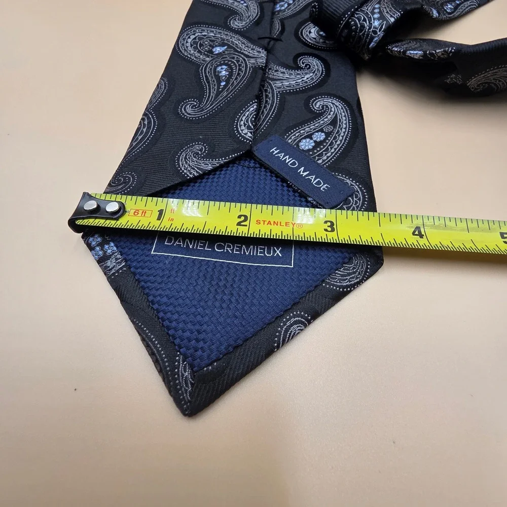 Daniel Cremieux Mens Silk Tie Black Blue Paisley Hand Made USA Classic 3.5 Inch